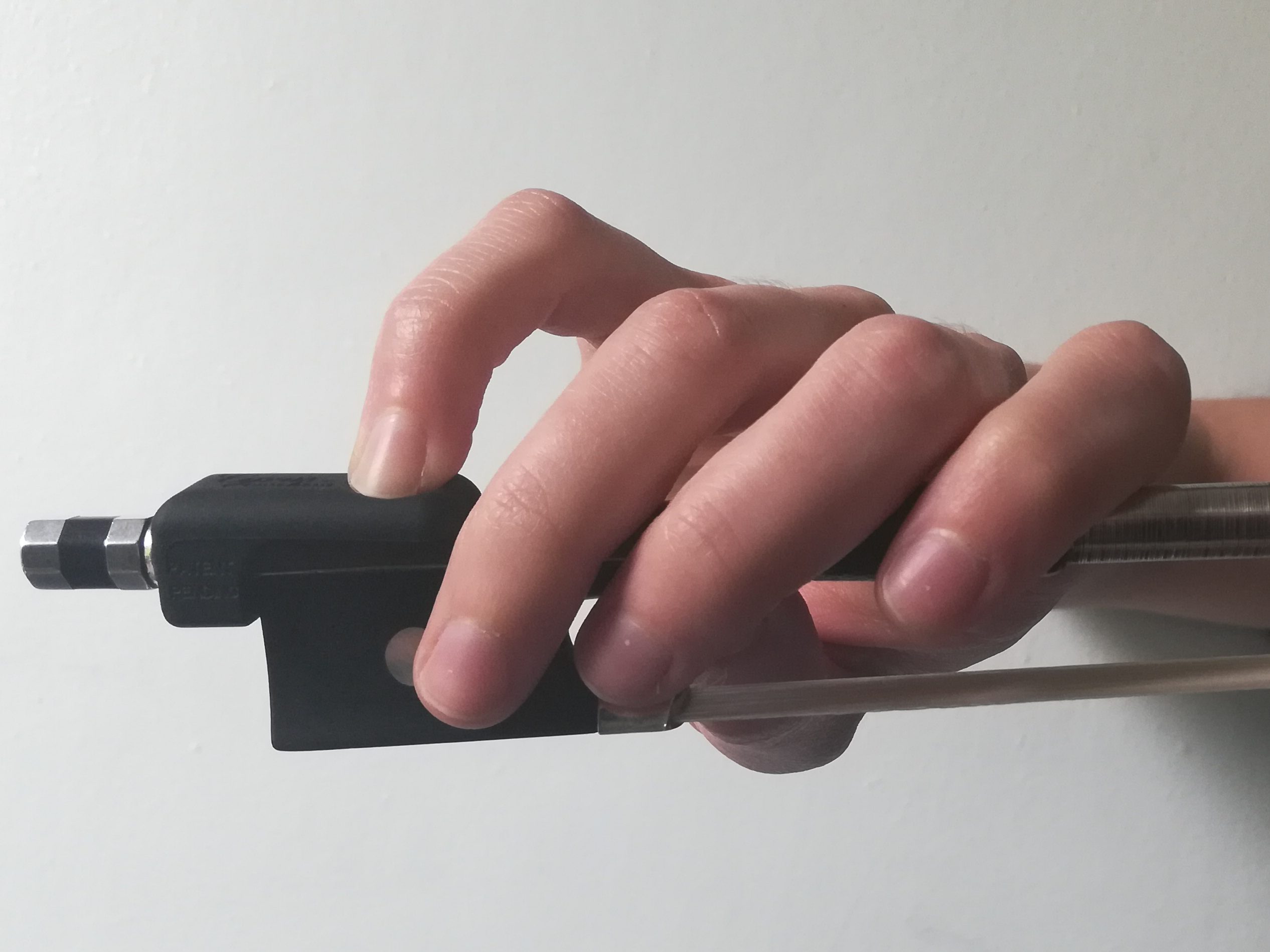 a bow hold with the pinky holder