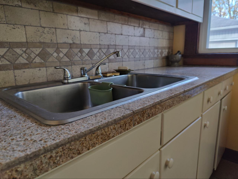 Tiling countertops with granite, a great alternative to slabs!