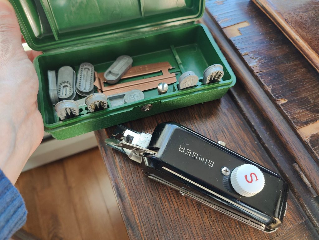 buttonholer attachment for the singer featherweight