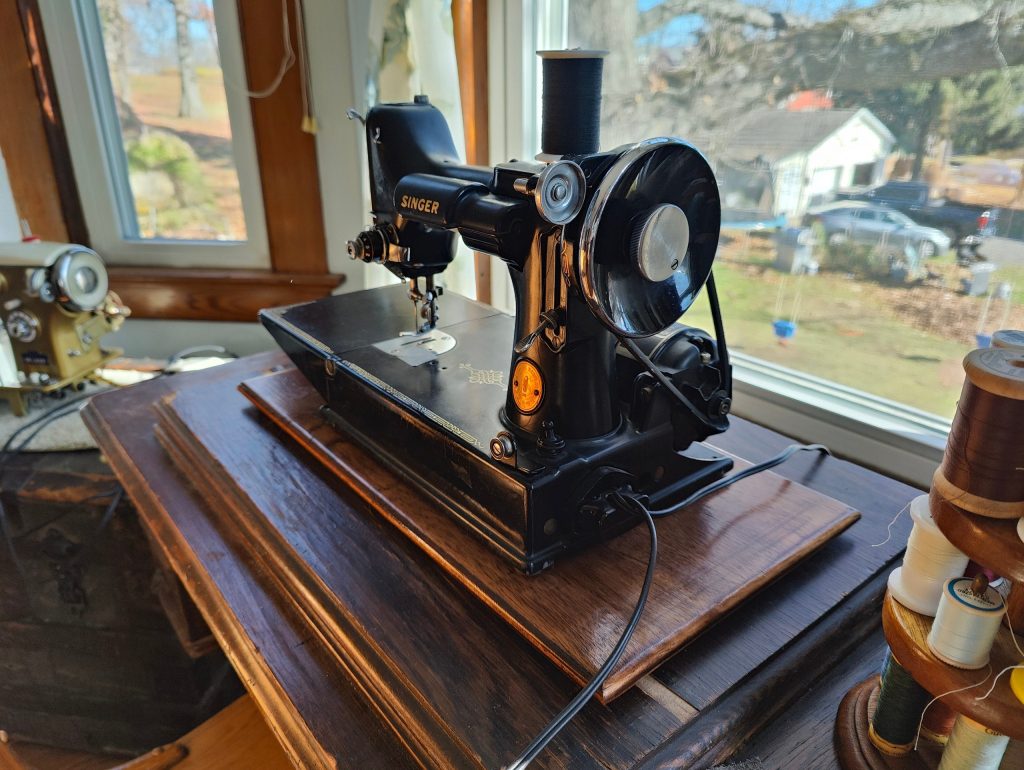 singer featherweight from the right