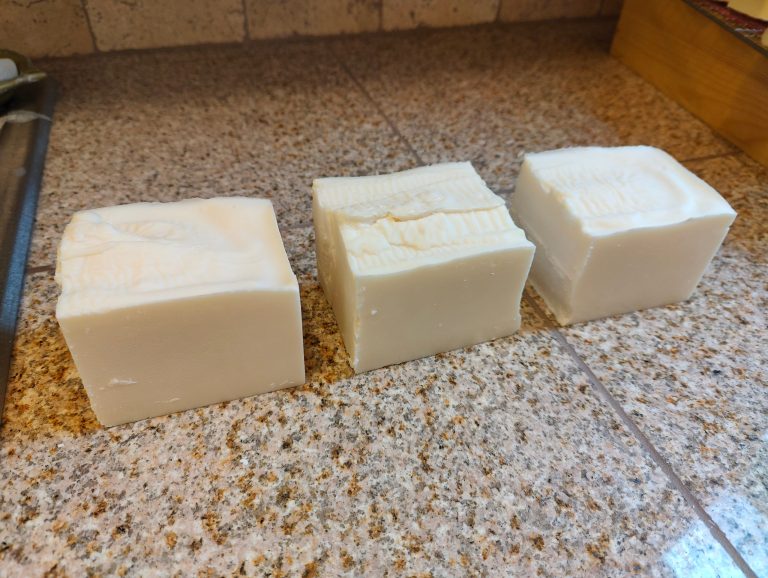 I started making my own super simple DIY dish soap bars and I LOVE them!