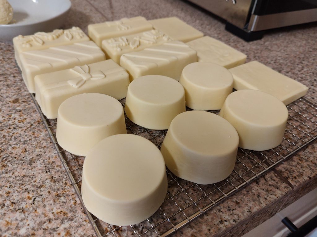 diy christmas gifts soaps