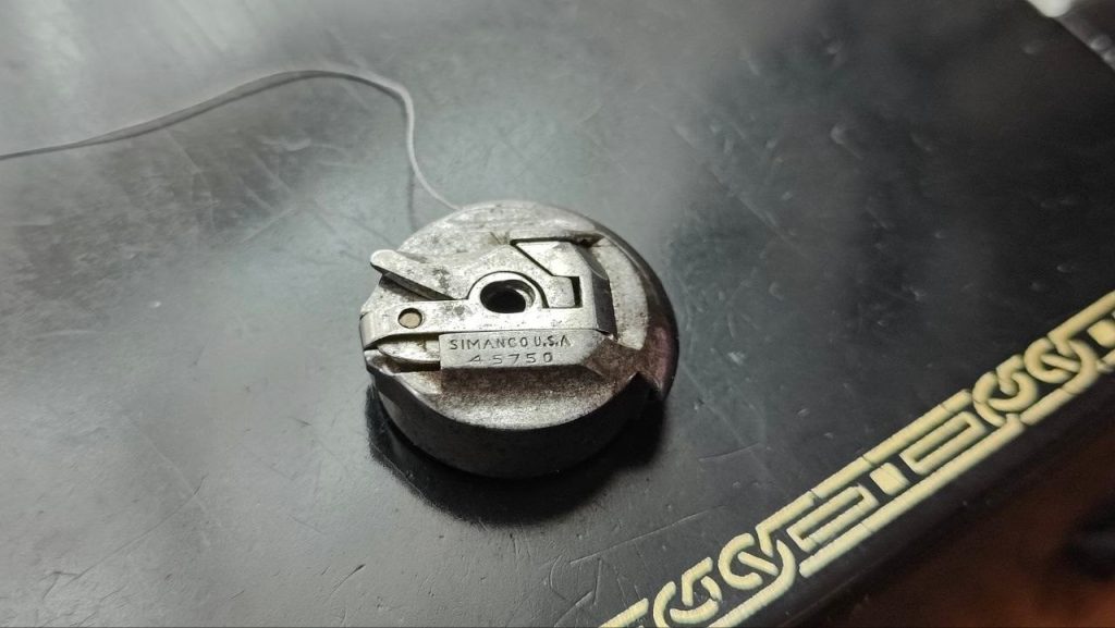 singer featherweight original bobbin case