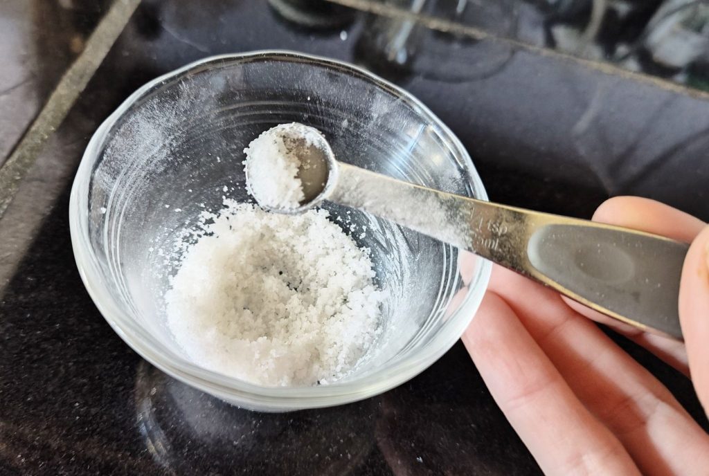 measuring keto electrolyte powder 