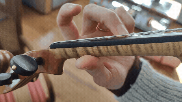 finger rolling back and forth on its tip in the vibrato motion